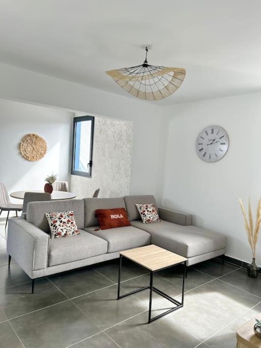 Appartement A 2 Pas De La Plage De Terre Sainte Esterno foto