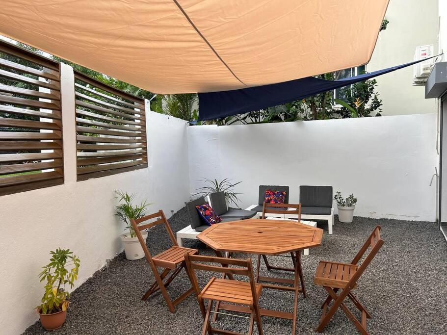Appartement A 2 Pas De La Plage De Terre Sainte Esterno foto